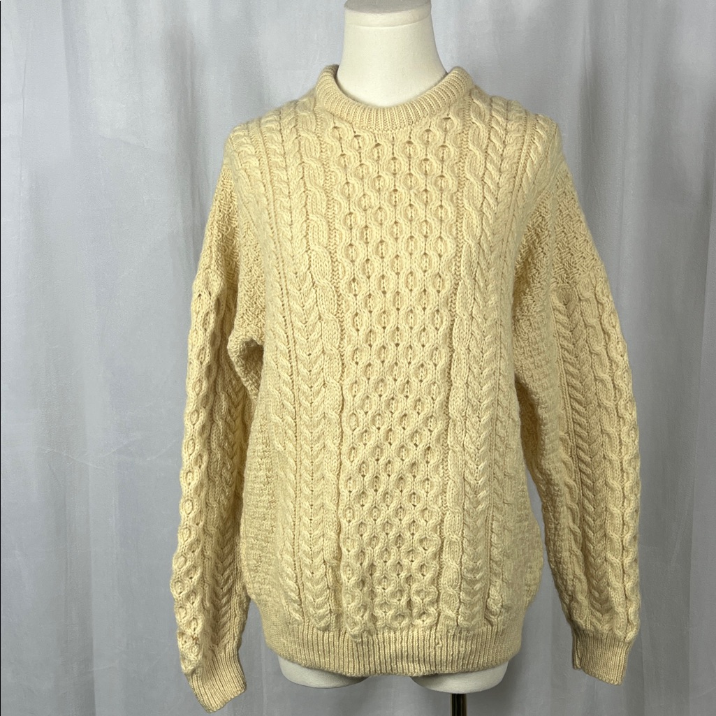 Vintage Carriag Donn Aran Fisherman Wool Knit Crewneck Sweater.